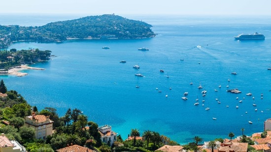 Arranging multiple charters for a French MICE trip